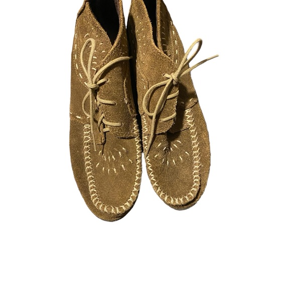 Minnetonka Woman's Lace Up Suede Booties / Moccasins Size 7 - Picture 8 of 8